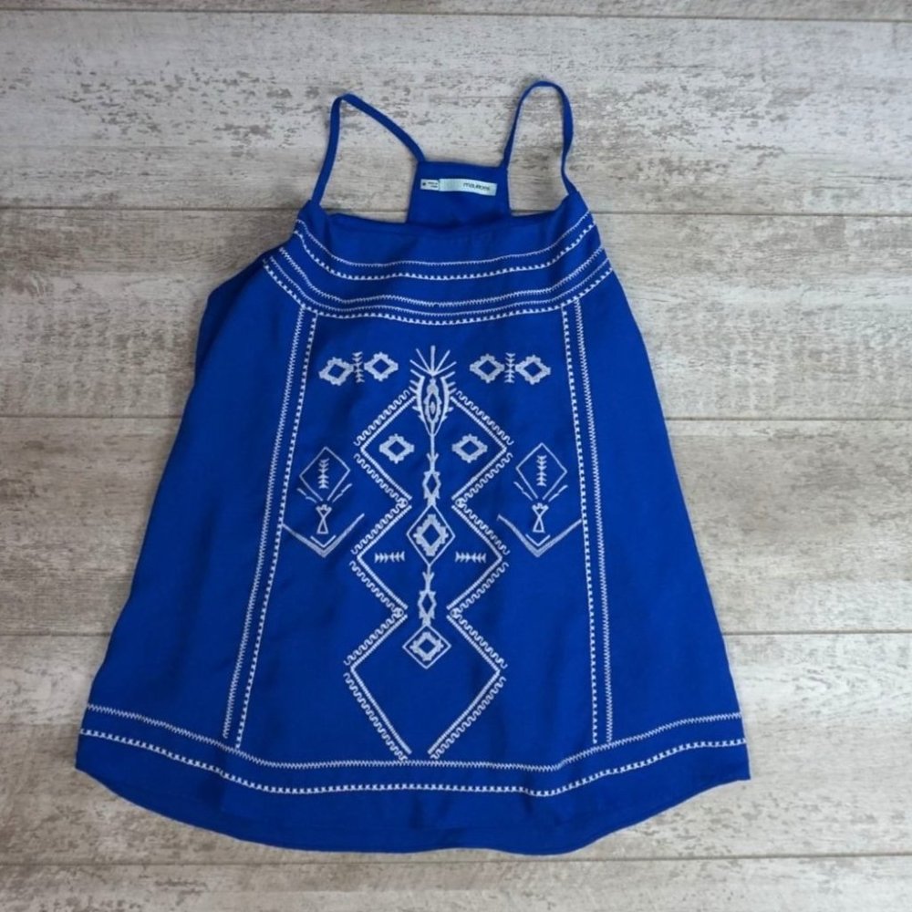 Maurices Women's Blue Embroidered Tank Top Size M Pullover Non Adjustable Strap
